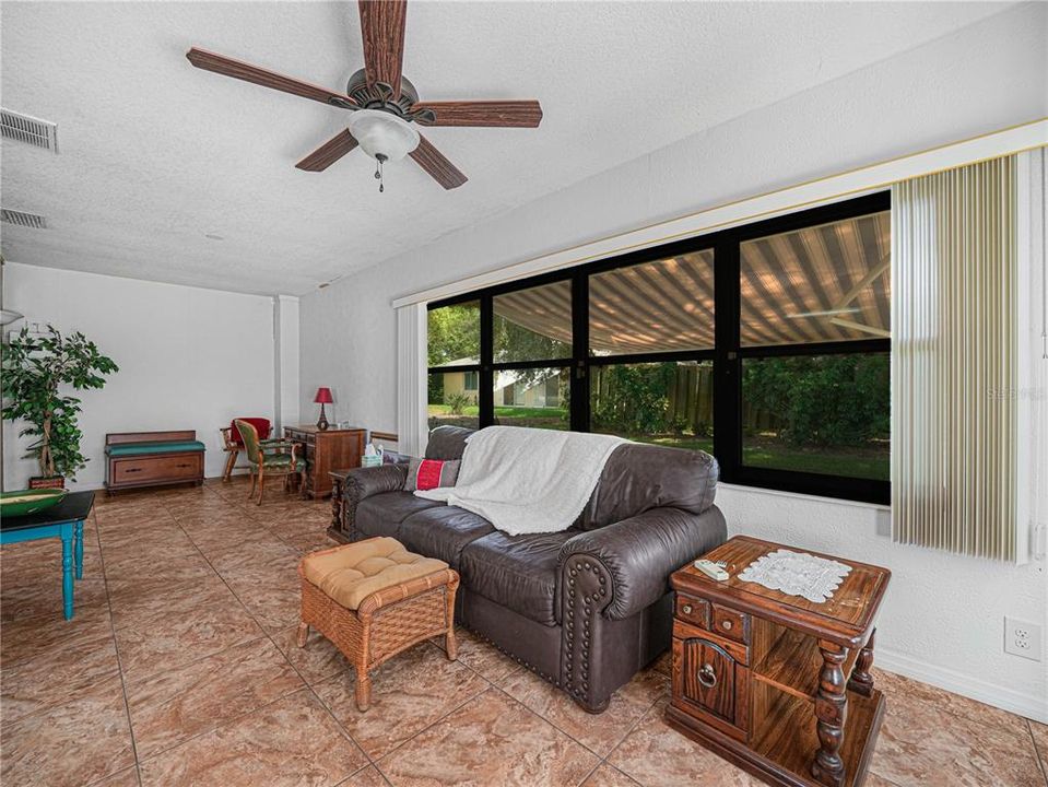 Activo con contrato: $230,000 (2 camas, 2 baños, 1286 Pies cuadrados)
