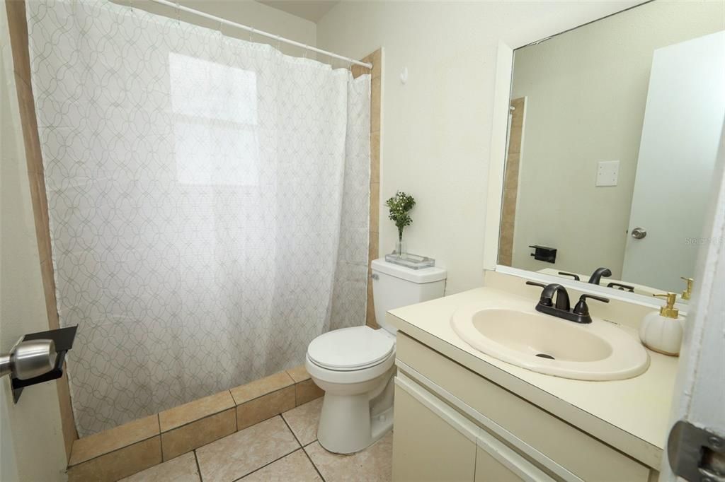 En Venta: $295,000 (3 camas, 2 baños, 1270 Pies cuadrados)