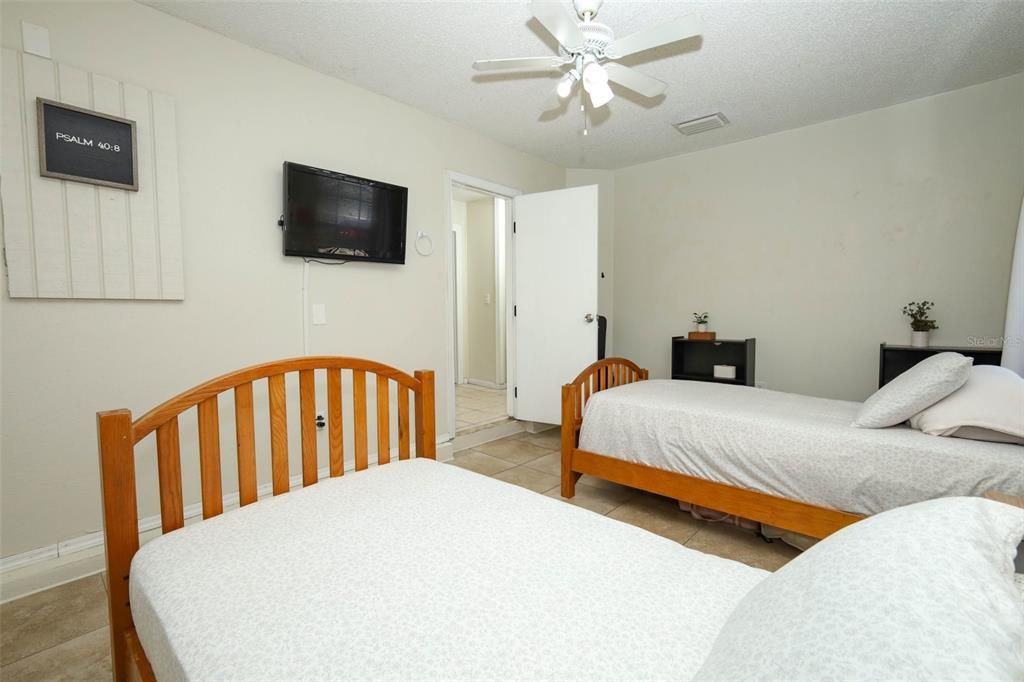 En Venta: $295,000 (3 camas, 2 baños, 1270 Pies cuadrados)