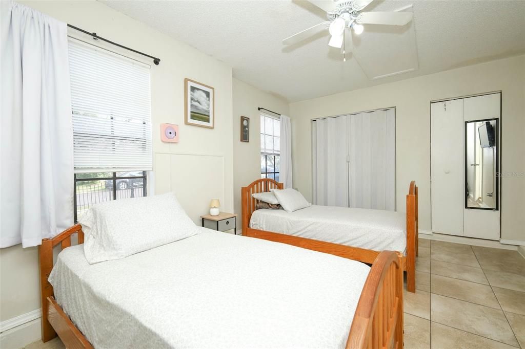 En Venta: $295,000 (3 camas, 2 baños, 1270 Pies cuadrados)