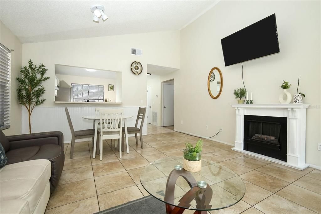 En Venta: $295,000 (3 camas, 2 baños, 1270 Pies cuadrados)