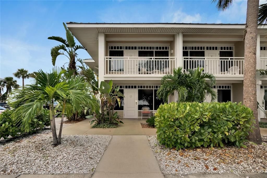 For Sale: $135,000 (1 beds, 1 baths, 308 Square Feet)