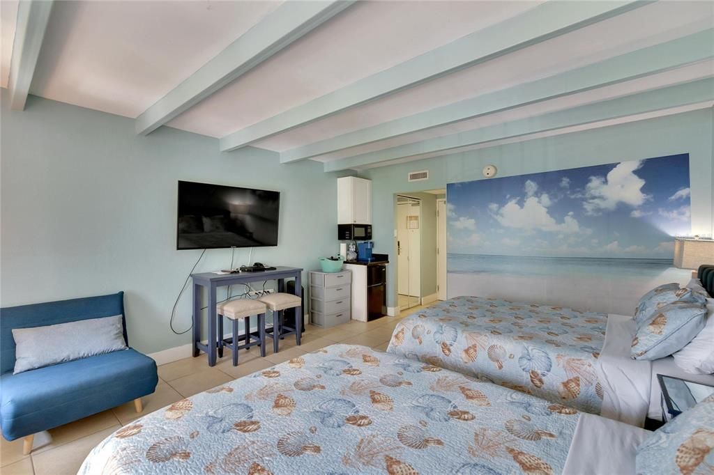 For Sale: $135,000 (1 beds, 1 baths, 308 Square Feet)