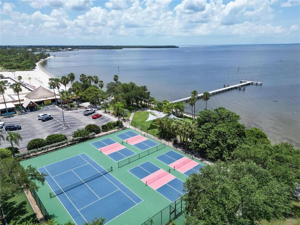 For Sale: $135,000 (1 beds, 1 baths, 308 Square Feet)