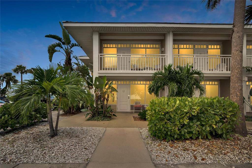 For Sale: $135,000 (1 beds, 1 baths, 308 Square Feet)