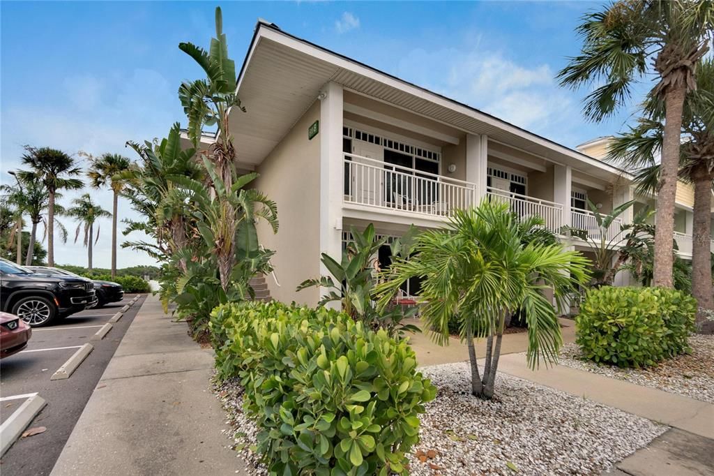 For Sale: $135,000 (1 beds, 1 baths, 308 Square Feet)