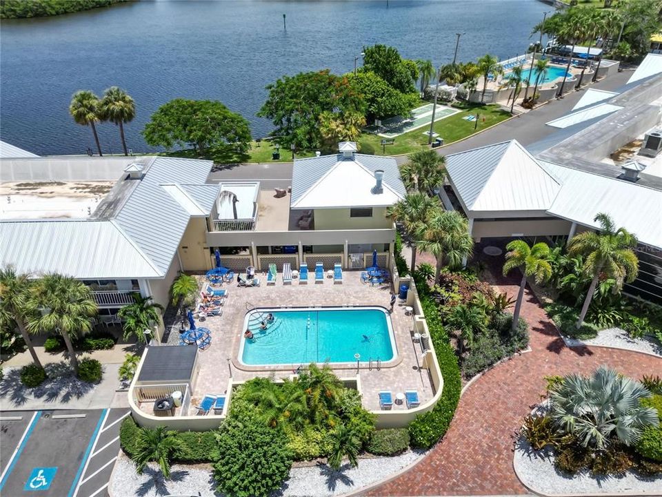 For Sale: $135,000 (1 beds, 1 baths, 308 Square Feet)
