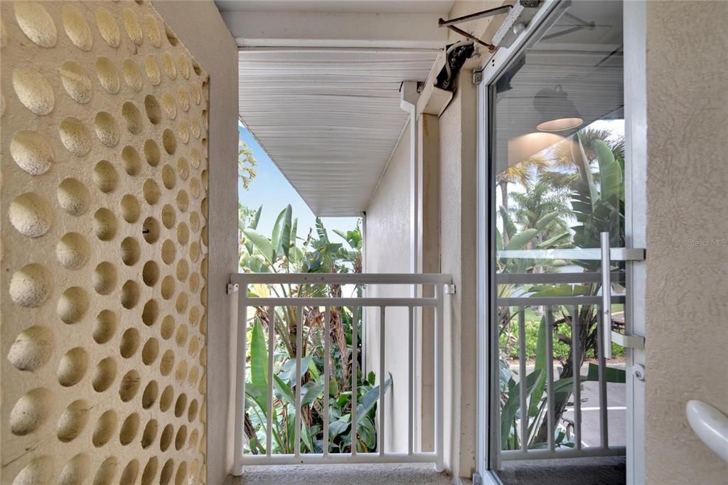 For Sale: $135,000 (1 beds, 1 baths, 308 Square Feet)