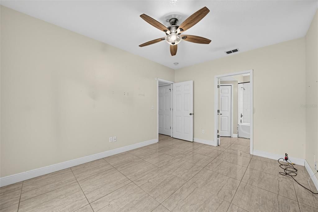 For Sale: $299,900 (4 beds, 2 baths, 1359 Square Feet)