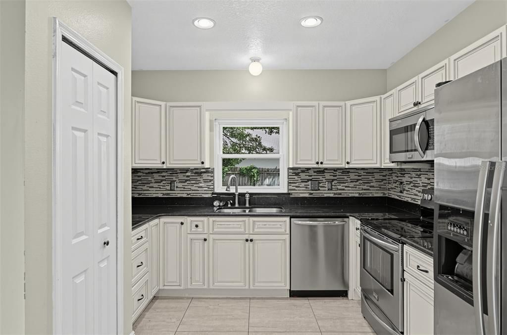 For Sale: $299,900 (4 beds, 2 baths, 1359 Square Feet)