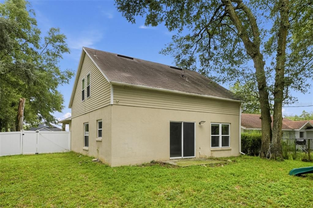 For Sale: $299,900 (4 beds, 2 baths, 1359 Square Feet)