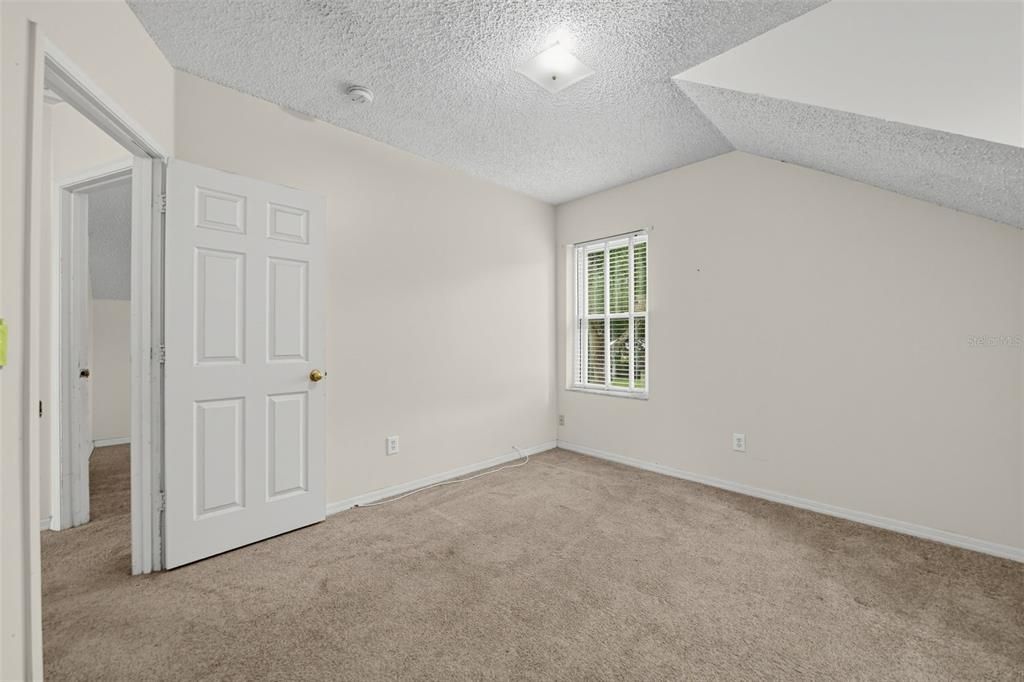 For Sale: $299,900 (4 beds, 2 baths, 1359 Square Feet)