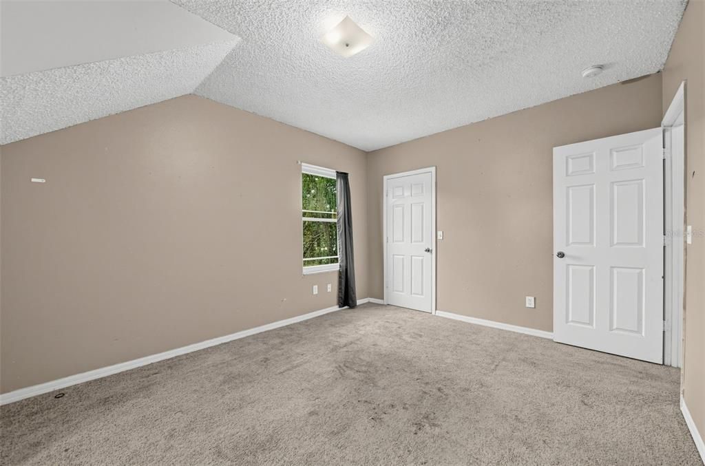 For Sale: $299,900 (4 beds, 2 baths, 1359 Square Feet)