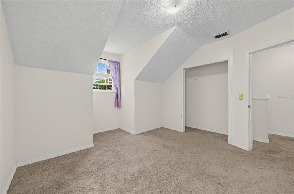 For Sale: $299,900 (4 beds, 2 baths, 1359 Square Feet)