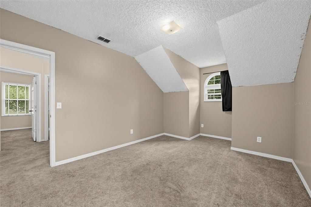For Sale: $299,900 (4 beds, 2 baths, 1359 Square Feet)