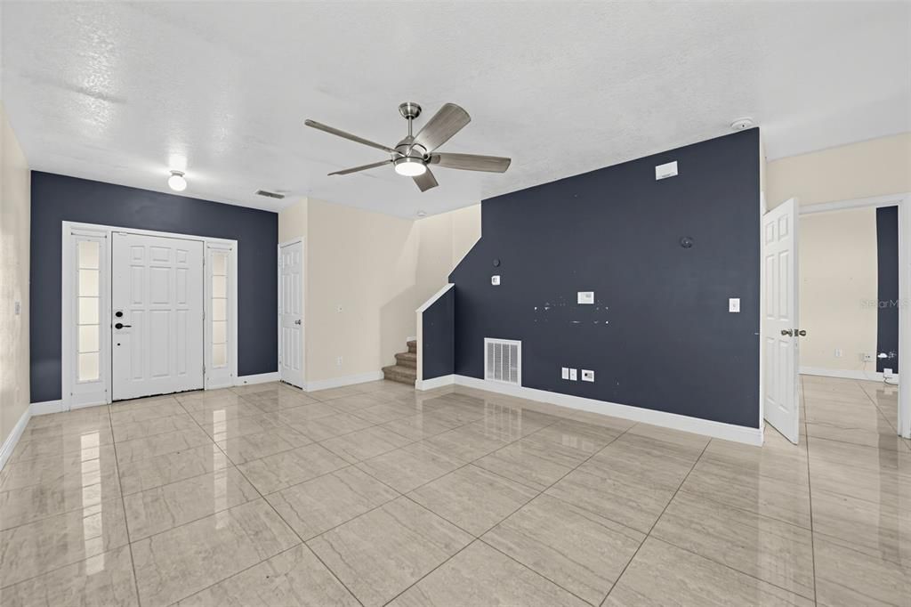 For Sale: $299,900 (4 beds, 2 baths, 1359 Square Feet)