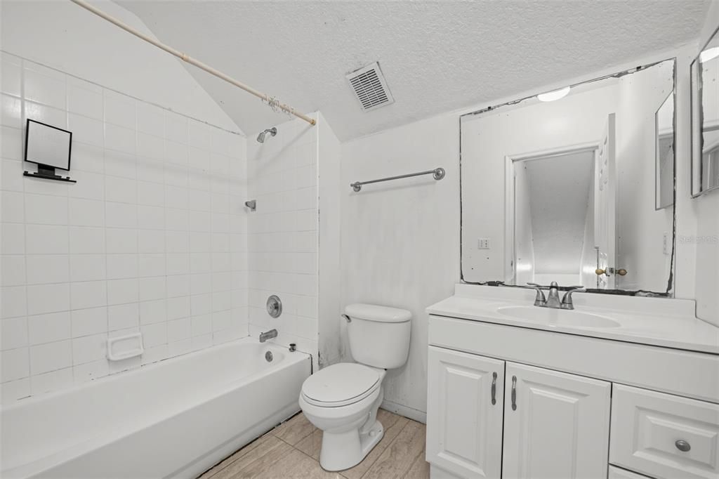 For Sale: $299,900 (4 beds, 2 baths, 1359 Square Feet)