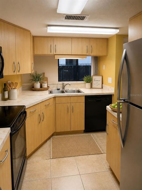 For Rent: $1,900 (2 beds, 2 baths, 912 Square Feet)