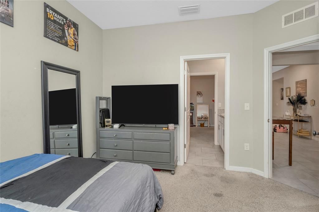 For Sale: $475,000 (4 beds, 3 baths, 2824 Square Feet)