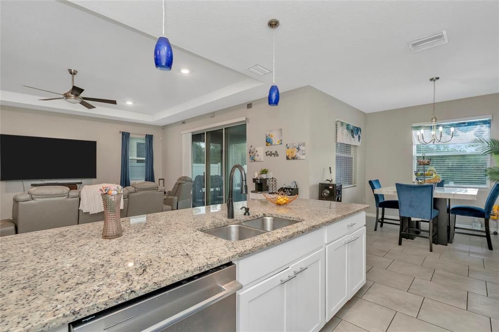 For Sale: $475,000 (4 beds, 3 baths, 2824 Square Feet)