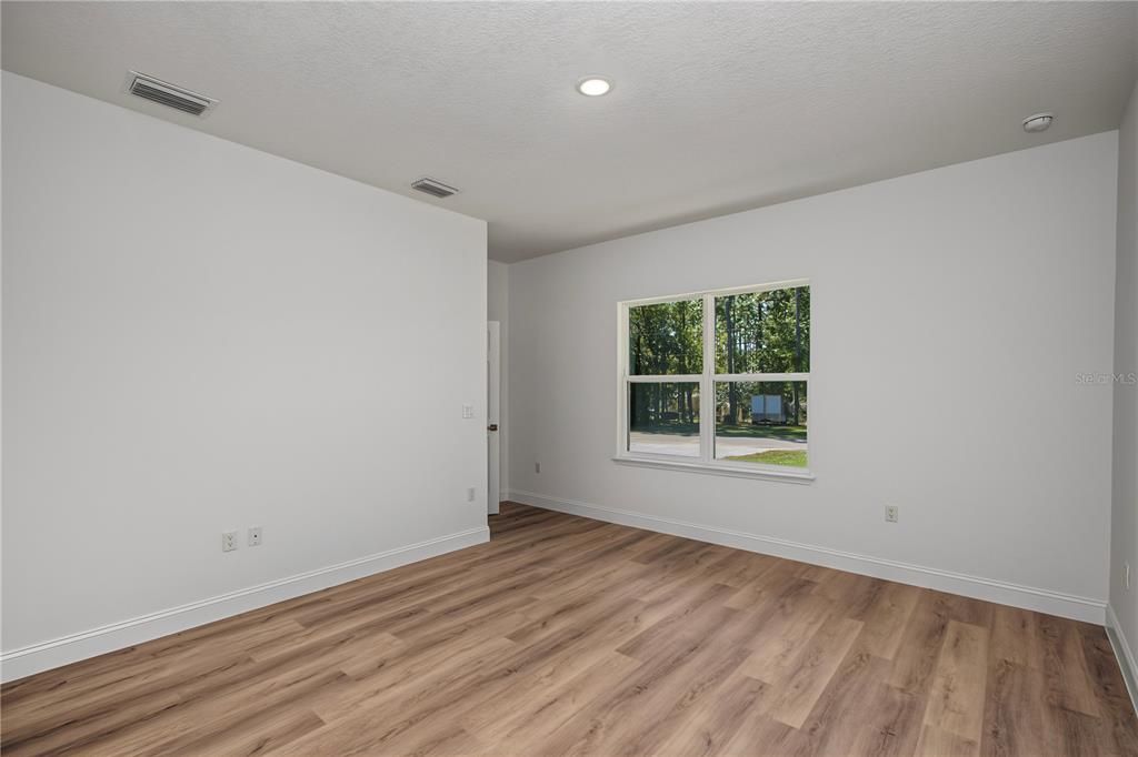 For Sale: $294,900 (4 beds, 2 baths, 1816 Square Feet)