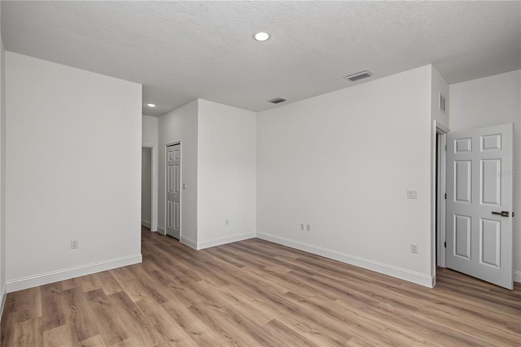 For Sale: $294,900 (4 beds, 2 baths, 1816 Square Feet)
