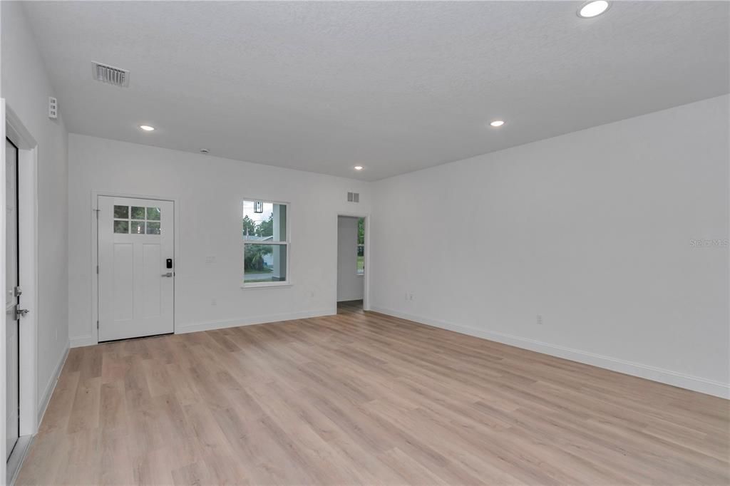 For Sale: $294,900 (4 beds, 2 baths, 1816 Square Feet)