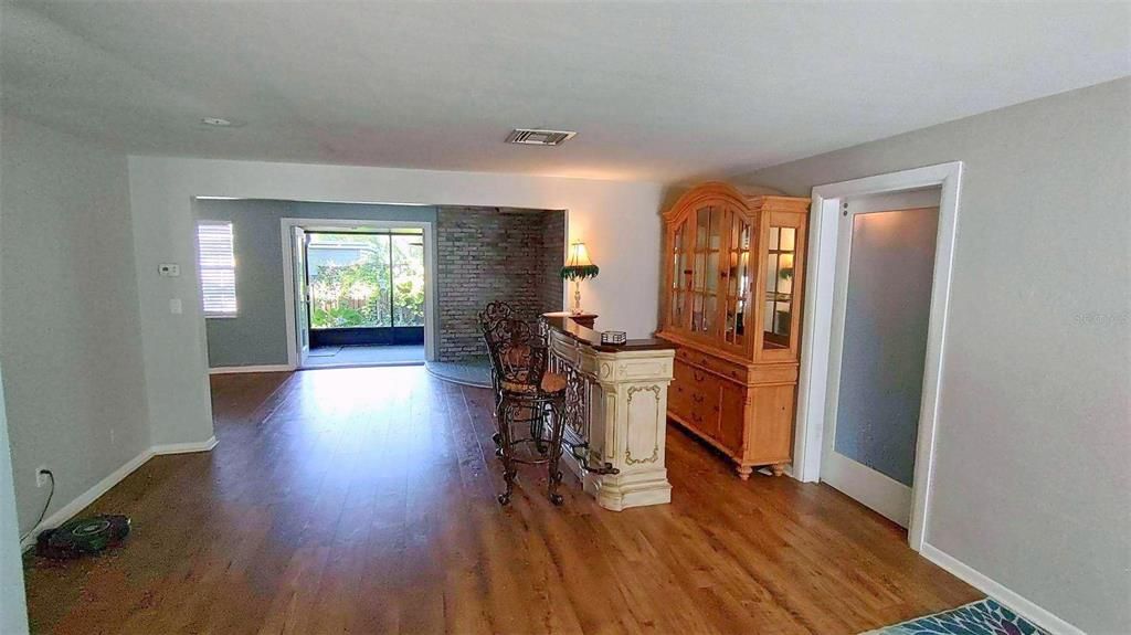 For Rent: $2,300 (3 beds, 1 baths, 1462 Square Feet)