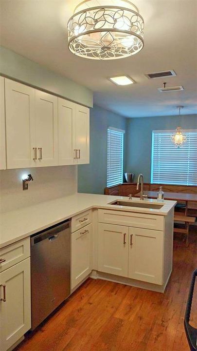For Rent: $2,300 (3 beds, 1 baths, 1462 Square Feet)