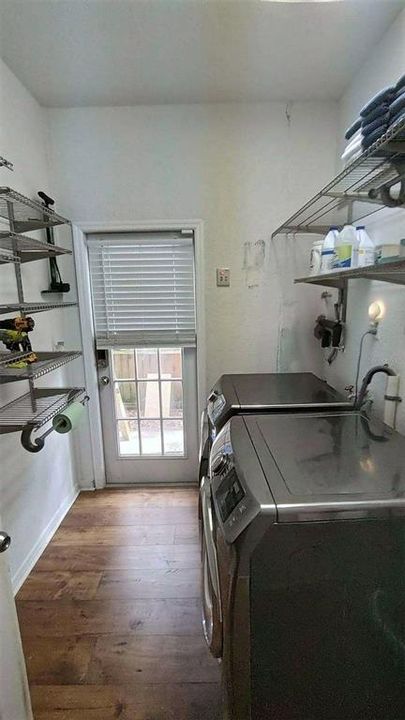 For Rent: $2,300 (3 beds, 1 baths, 1462 Square Feet)