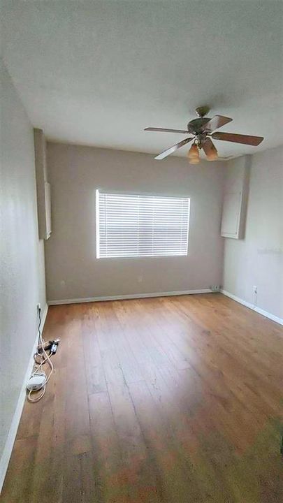 For Rent: $2,300 (3 beds, 1 baths, 1462 Square Feet)