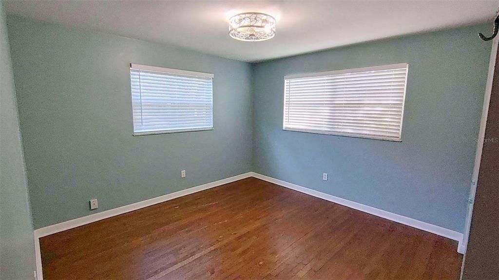 For Rent: $2,300 (3 beds, 1 baths, 1462 Square Feet)