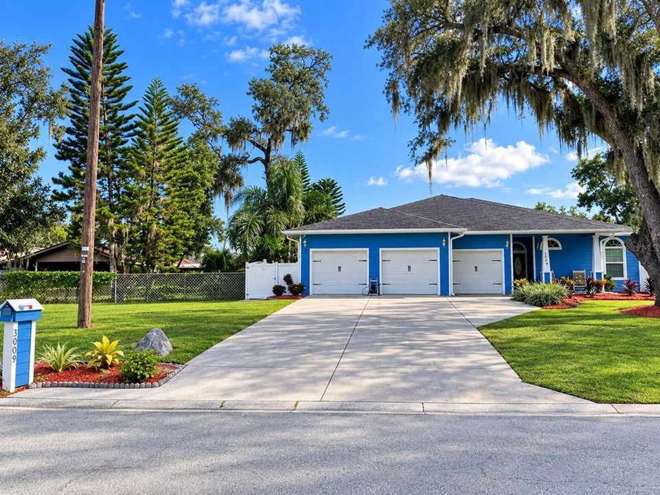 For Sale: $574,900 (3 beds, 2 baths, 1833 Square Feet)