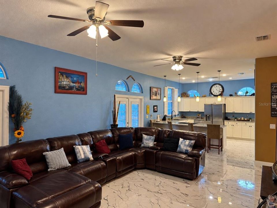 For Sale: $574,900 (3 beds, 2 baths, 1833 Square Feet)