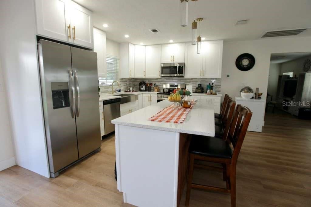 En Venta: $433,000 (3 camas, 2 baños, 1830 Pies cuadrados)
