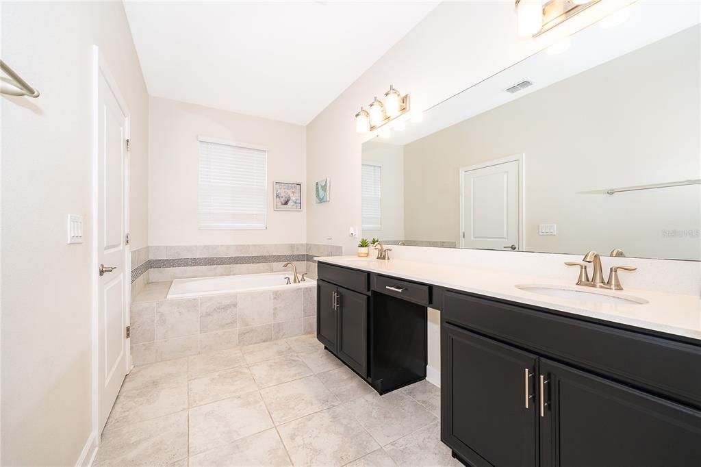 For Sale: $514,999 (3 beds, 2 baths, 2089 Square Feet)