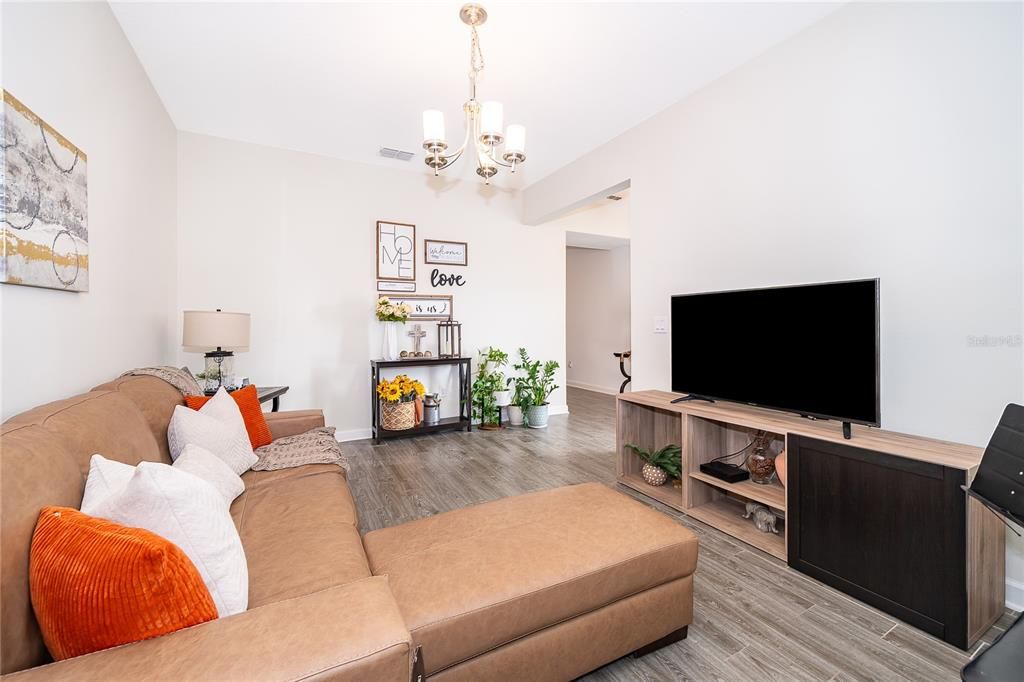 For Sale: $514,999 (3 beds, 2 baths, 2089 Square Feet)