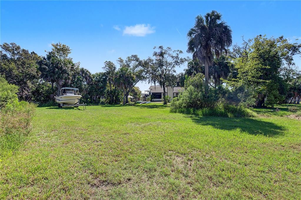 На продажу: $99,900 (0.22 acres)