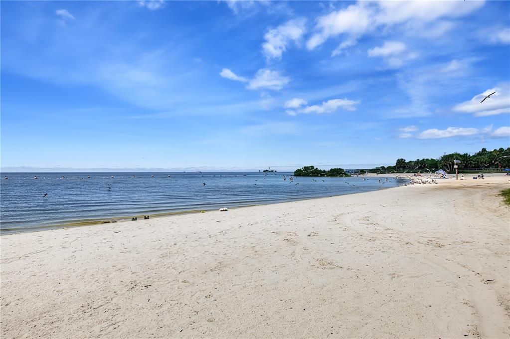 На продажу: $99,900 (0.22 acres)