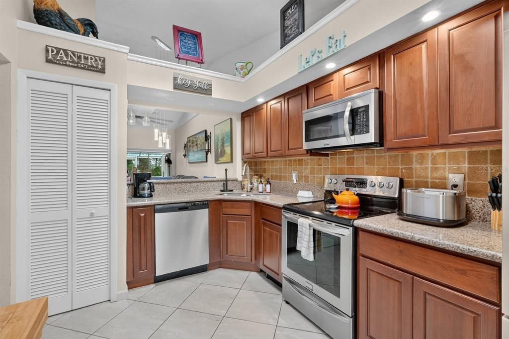 For Sale: $246,500 (3 beds, 2 baths, 1376 Square Feet)