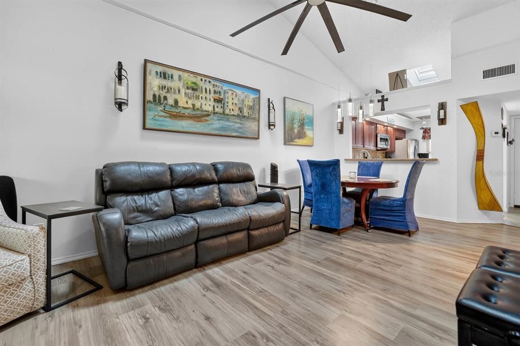For Sale: $246,500 (3 beds, 2 baths, 1376 Square Feet)