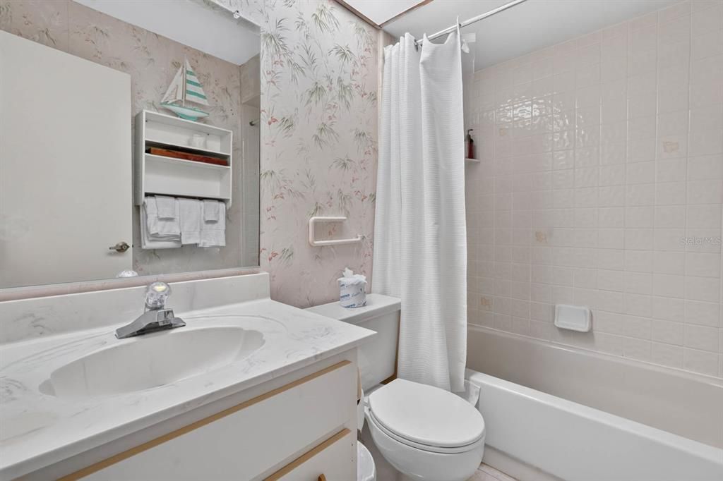 For Sale: $246,500 (3 beds, 2 baths, 1376 Square Feet)