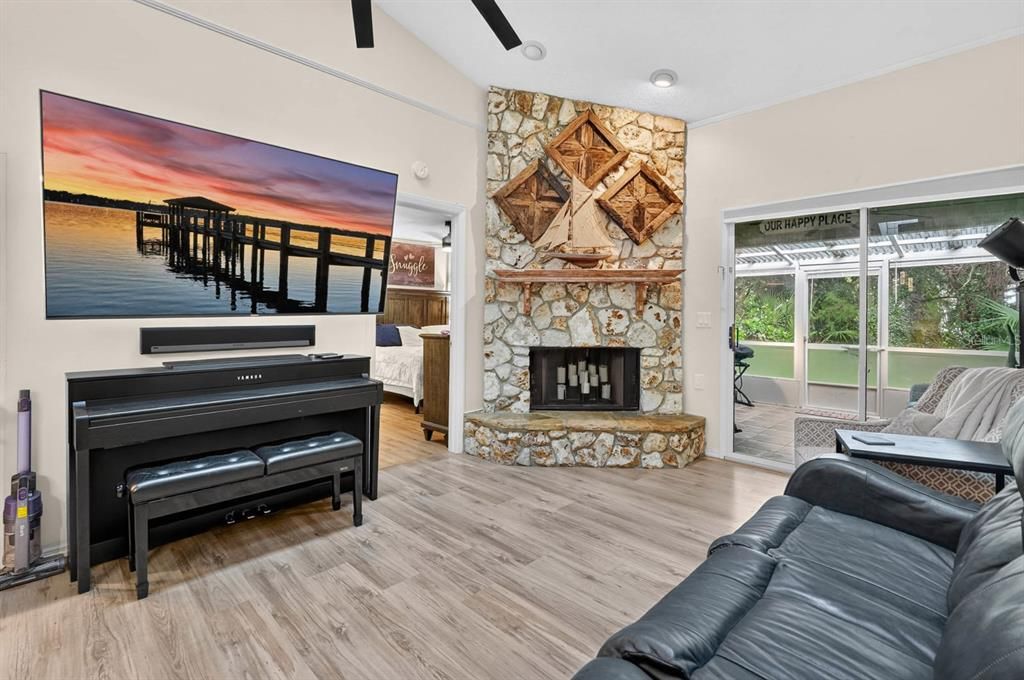 For Sale: $246,500 (3 beds, 2 baths, 1376 Square Feet)