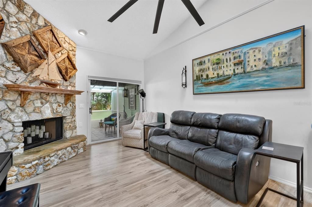 For Sale: $246,500 (3 beds, 2 baths, 1376 Square Feet)