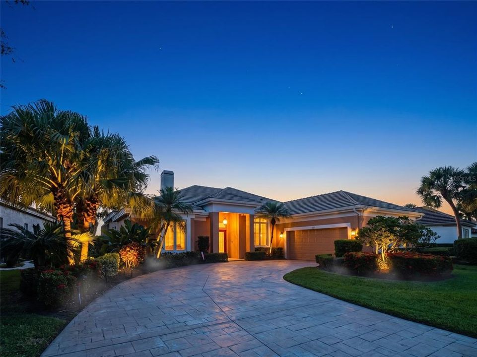 For Sale: $600,000 (3 beds, 3 baths, 2437 Square Feet)