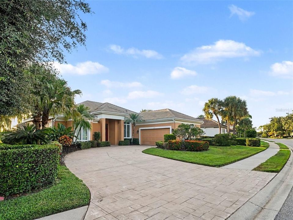 For Sale: $600,000 (3 beds, 3 baths, 2437 Square Feet)