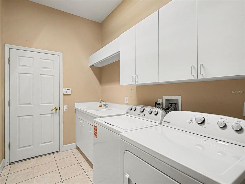 For Sale: $600,000 (3 beds, 3 baths, 2437 Square Feet)