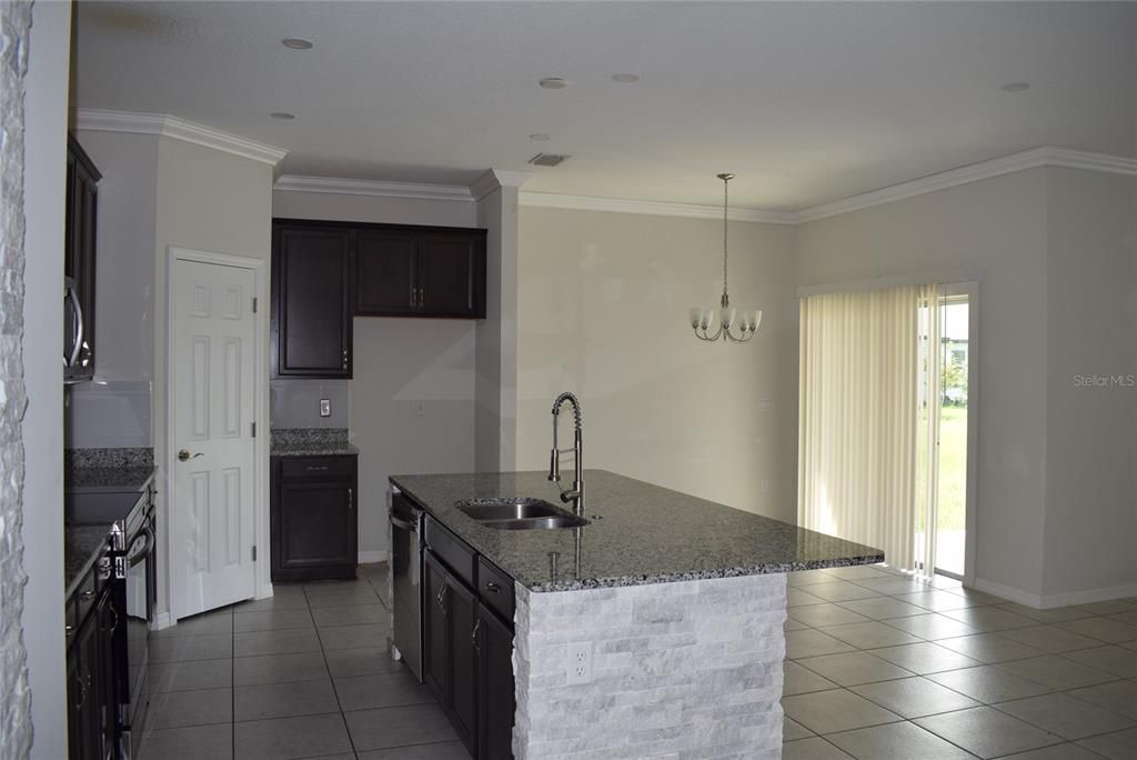 For Sale: $490,000 (4 beds, 2 baths, 1838 Square Feet)