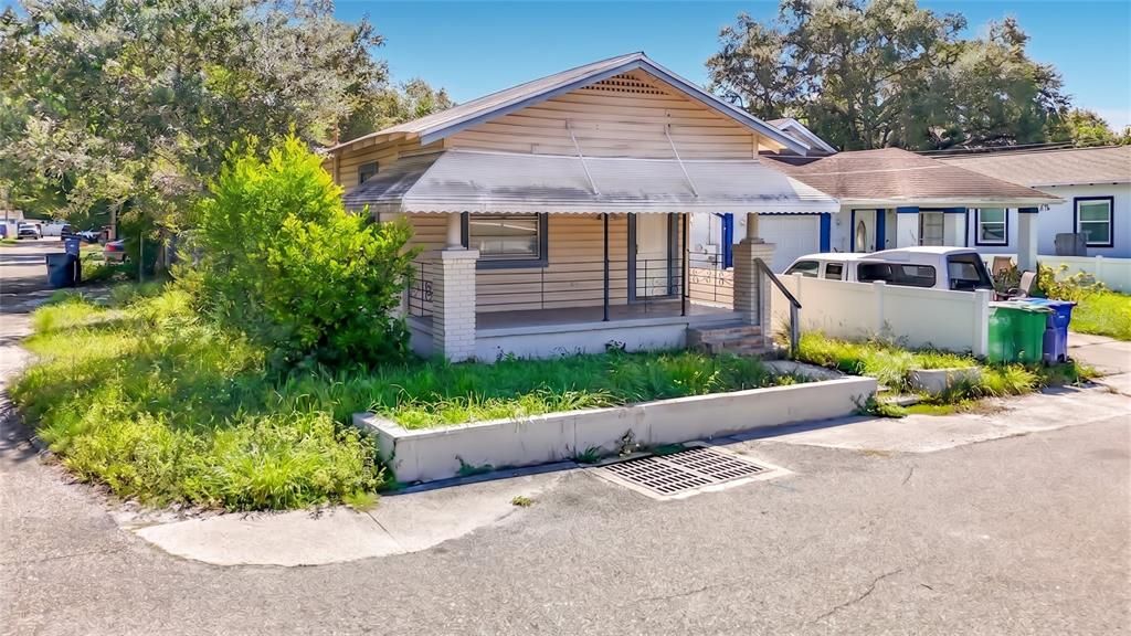 For Sale: $175,000 (3 beds, 1 baths, 936 Square Feet)