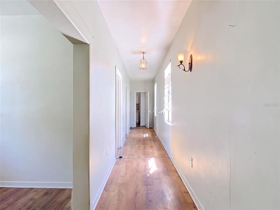 For Sale: $175,000 (3 beds, 1 baths, 936 Square Feet)